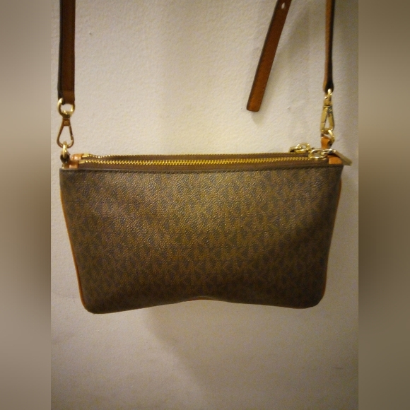 Michael Kors *EUC* Women's Crossbody Bag, Size O/S Color Brown, Tan - Picture 4 of 12